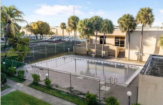 8625 NW 8th St 407, Miami, FL 33126