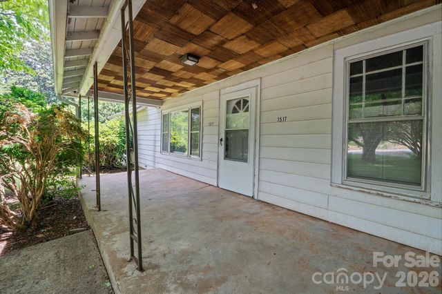 1517 E NC 10 Highway, Newton, NC 28658