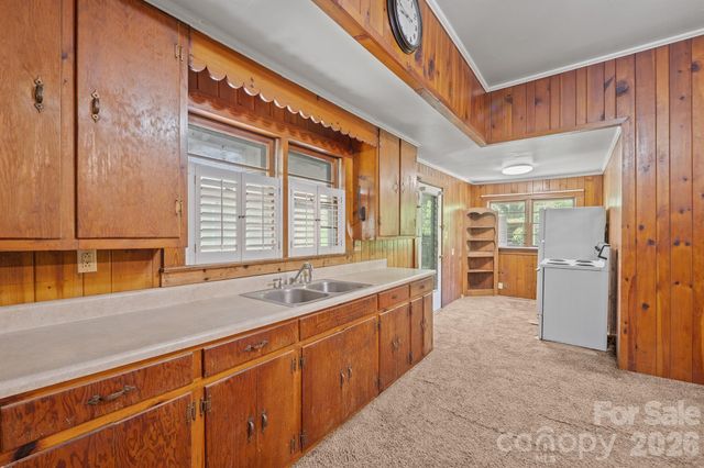 1517 E NC 10 Highway, Newton, NC 28658