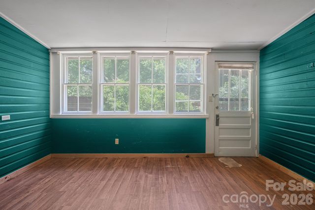 1517 E NC 10 Highway, Newton, NC 28658