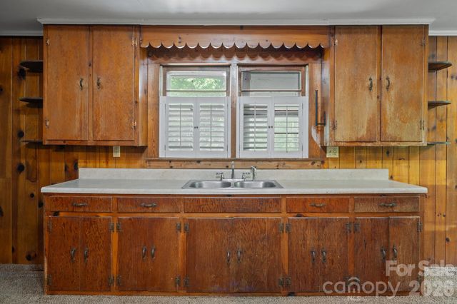 1517 E NC 10 Highway, Newton, NC 28658