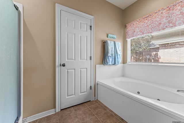 9099 Lake Mist Drive, Baton Rouge, LA 70810