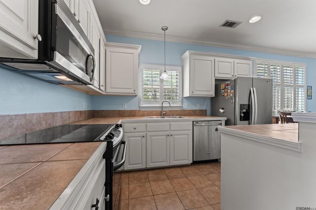 9099 Lake Mist Drive, Baton Rouge, LA 70810