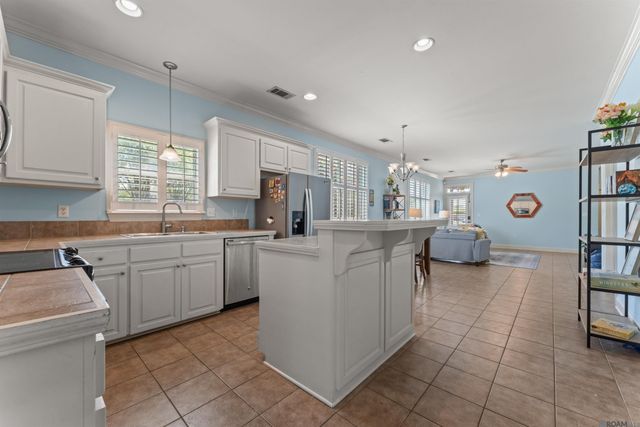 9099 Lake Mist Drive, Baton Rouge, LA 70810