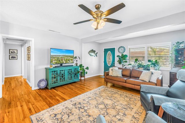 201 35TH AVENUE NE, St Petersburg, FL 33704