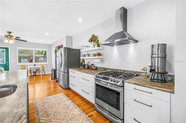 201 35TH AVENUE NE, St Petersburg, FL 33704