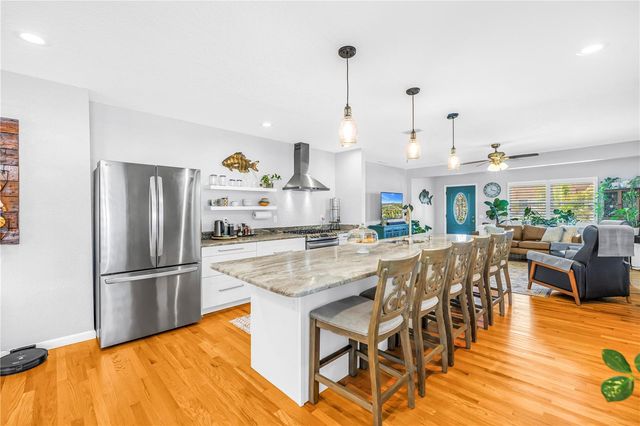 201 35TH AVENUE NE, St Petersburg, FL 33704