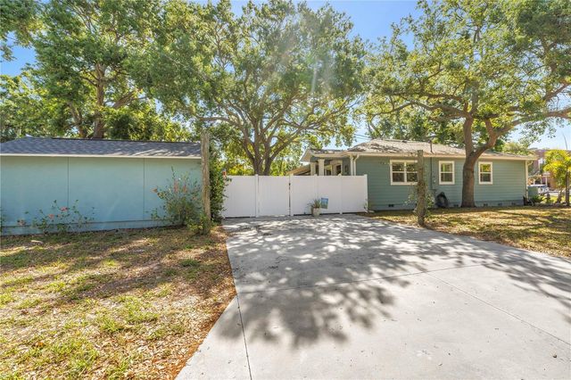 201 35TH AVENUE NE, St Petersburg, FL 33704