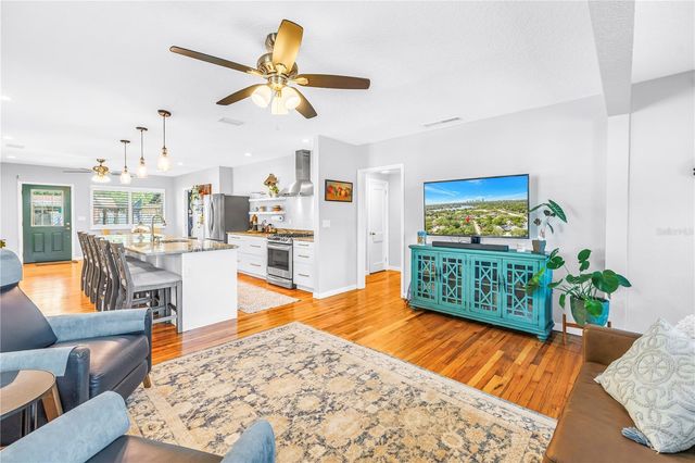 201 35TH AVENUE NE, St Petersburg, FL 33704