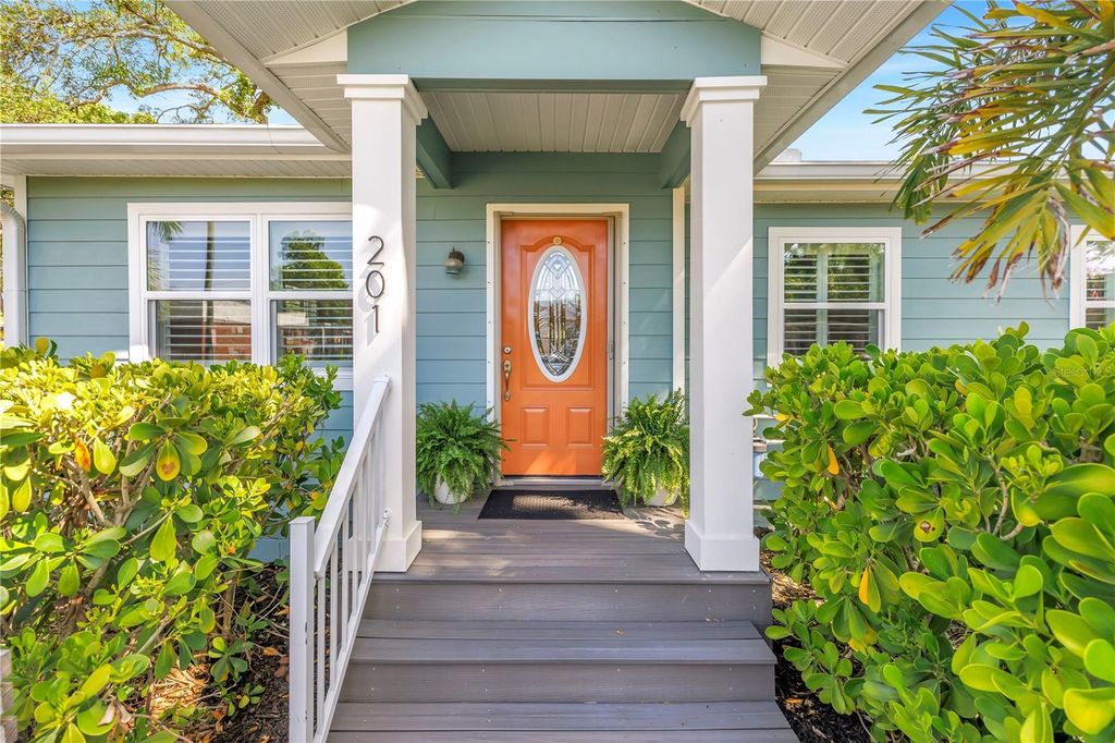 201 35TH AVENUE NE, St Petersburg, FL 33704