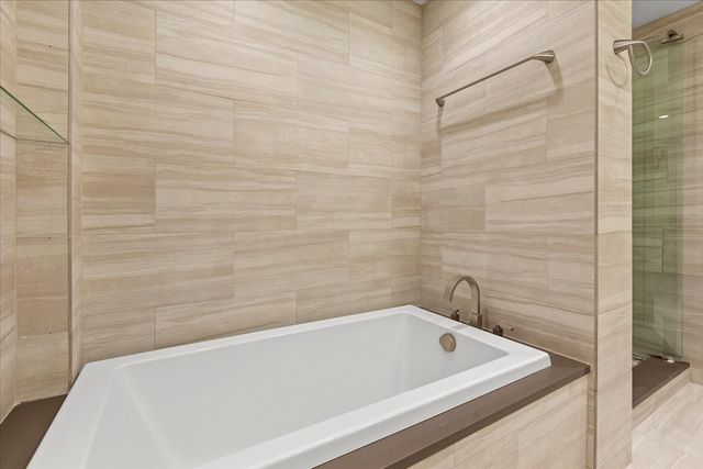 250 E Pearson Street 1601a, Chicago, IL 60611