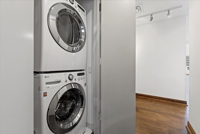 250 E Pearson Street 1601a, Chicago, IL 60611