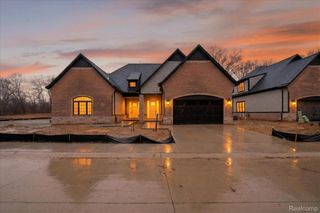 546 Maplehill Road, Rochester Hills, MI 48306