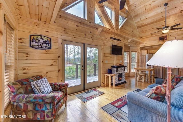 820 Crest View Drive, Gatlinburg, TN 37738