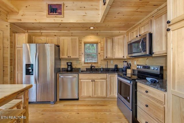 820 Crest View Drive, Gatlinburg, TN 37738