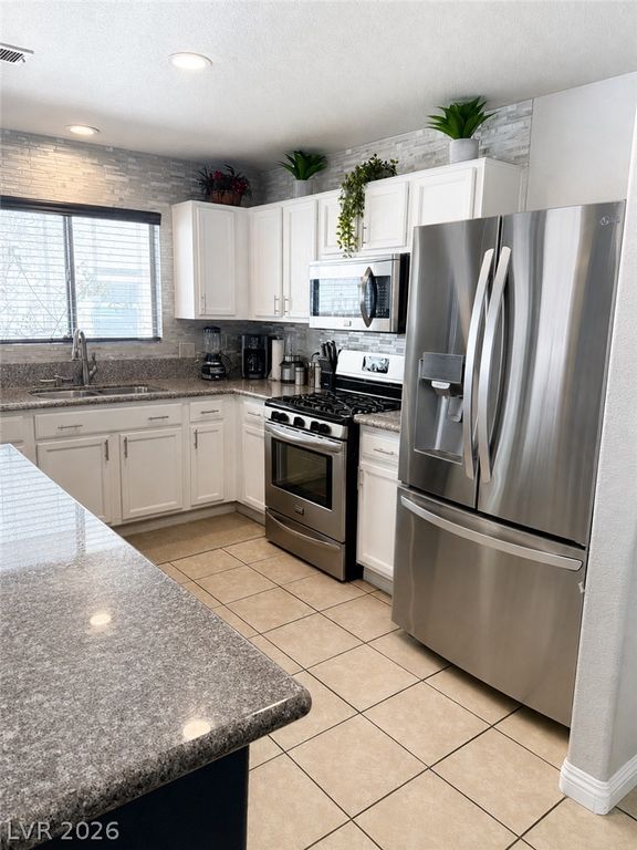 5032 Dancing Lights Avenue, Las Vegas, NV 89130 — photo 4