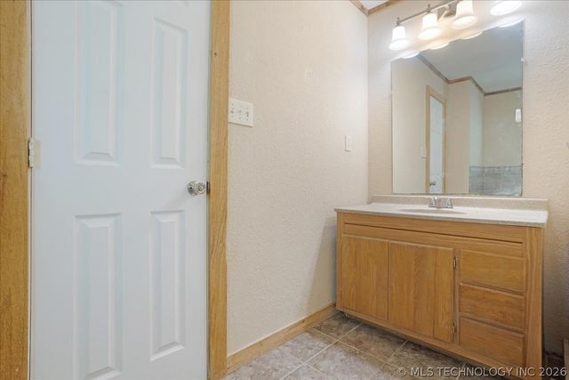 136 Pine Street, Mead, OK 73449