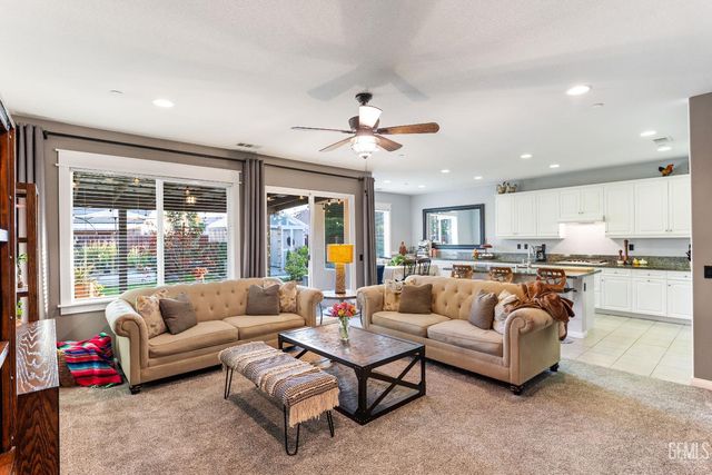 9707 Metropolitan Way, Bakersfield, CA 93311