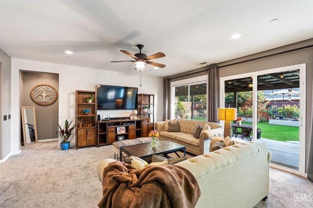 9707 Metropolitan Way, Bakersfield, CA 93311