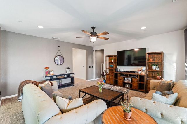 9707 Metropolitan Way, Bakersfield, CA 93311