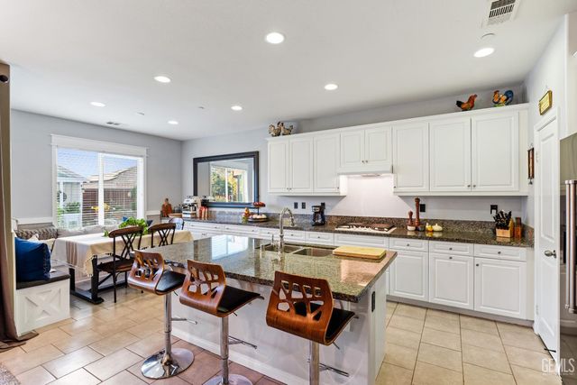 9707 Metropolitan Way, Bakersfield, CA 93311