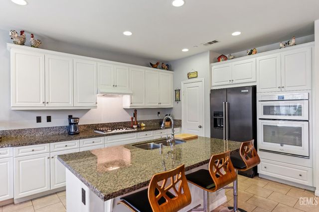 9707 Metropolitan Way, Bakersfield, CA 93311