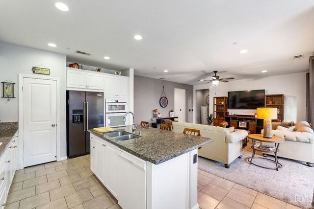 9707 Metropolitan Way, Bakersfield, CA 93311