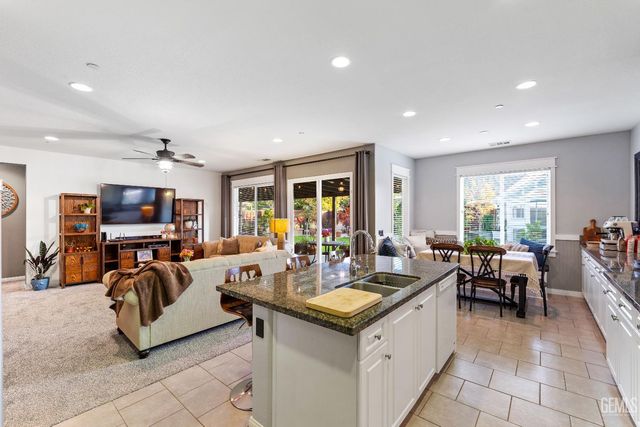 9707 Metropolitan Way, Bakersfield, CA 93311