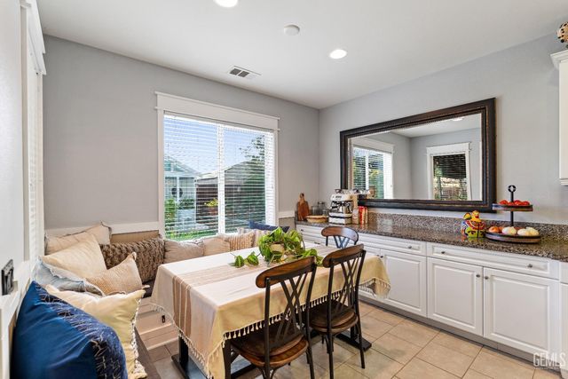 9707 Metropolitan Way, Bakersfield, CA 93311