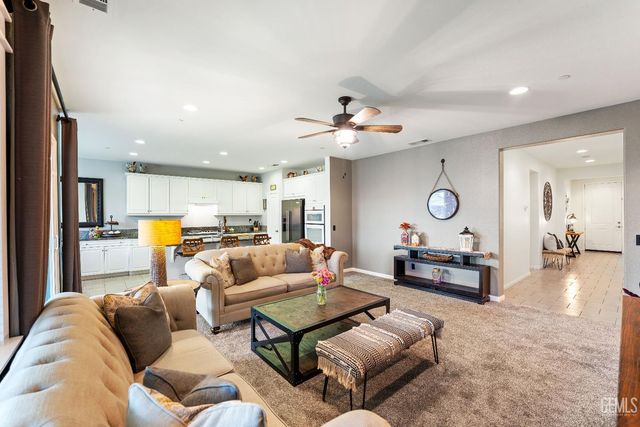 9707 Metropolitan Way, Bakersfield, CA 93311