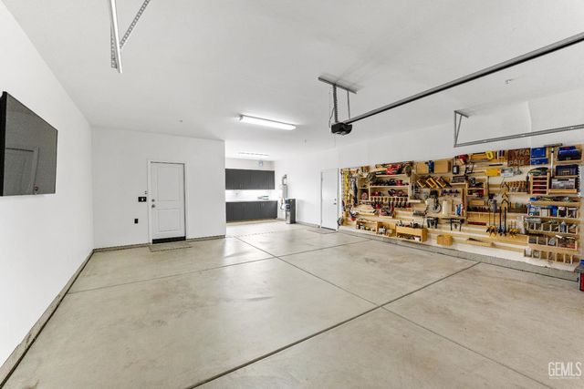 9707 Metropolitan Way, Bakersfield, CA 93311