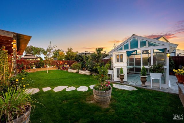 9707 Metropolitan Way, Bakersfield, CA 93311