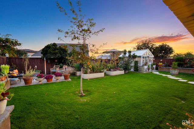 9707 Metropolitan Way, Bakersfield, CA 93311