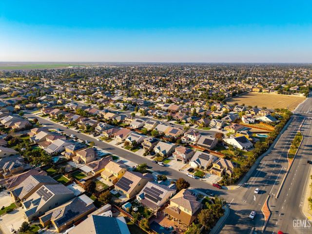 9707 Metropolitan Way, Bakersfield, CA 93311