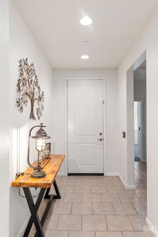 9707 Metropolitan Way, Bakersfield, CA 93311