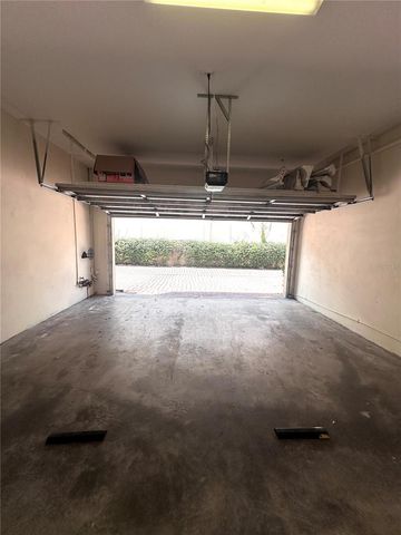 2303 KENSINGTON GARDEN LANE, Tampa, FL 33609