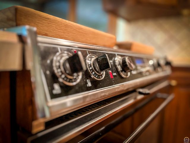 3217 SW 33rd Ct, Topeka, KS 66614