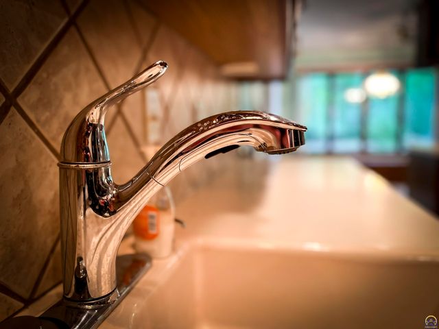 3217 SW 33rd Ct, Topeka, KS 66614