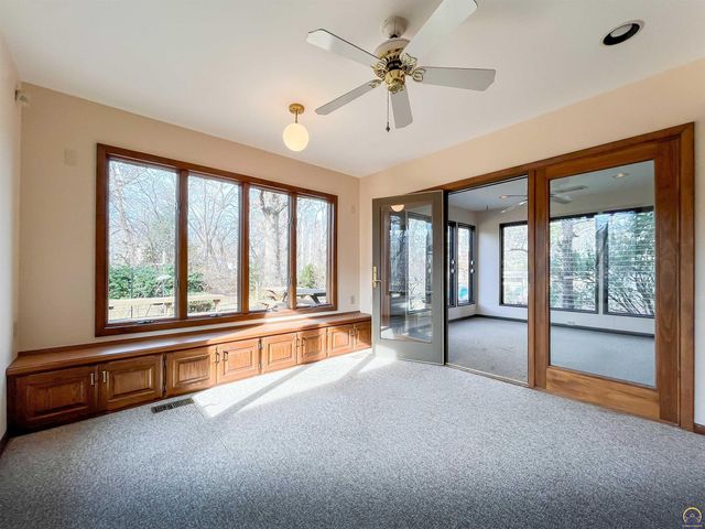 3217 SW 33rd Ct, Topeka, KS 66614