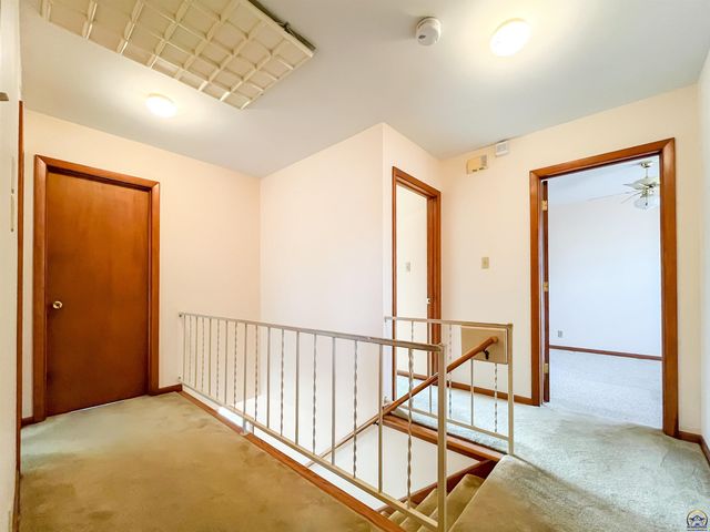 3217 SW 33rd Ct, Topeka, KS 66614