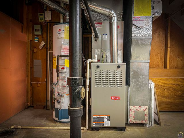 3217 SW 33rd Ct, Topeka, KS 66614