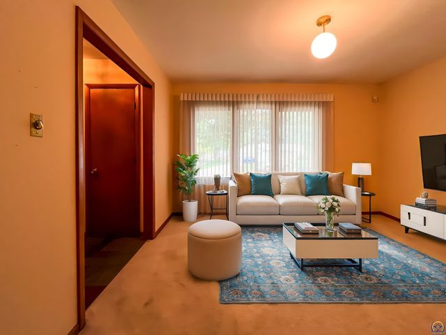 3217 SW 33rd Ct, Topeka, KS 66614