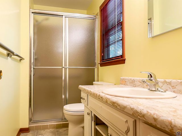 3217 SW 33rd Ct, Topeka, KS 66614