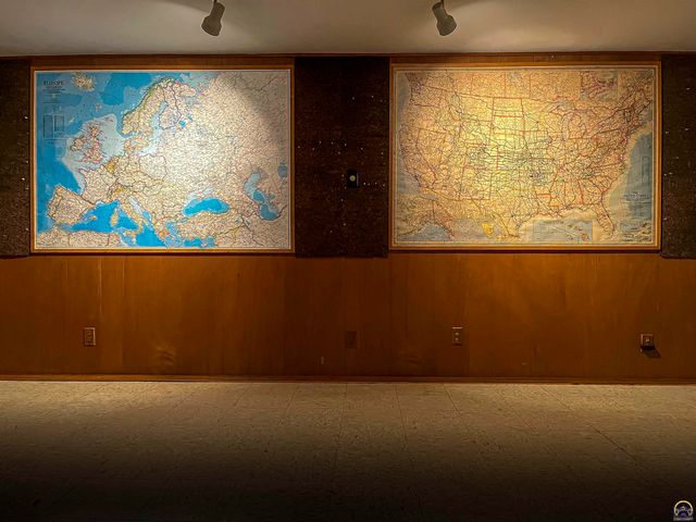 3217 SW 33rd Ct, Topeka, KS 66614