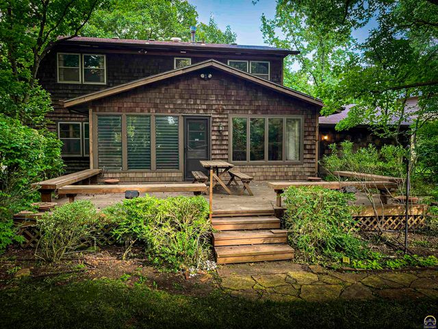 3217 SW 33rd Ct, Topeka, KS 66614