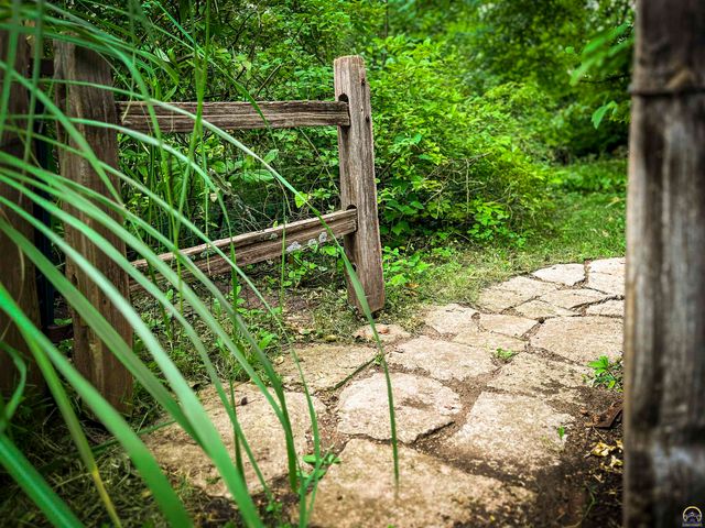 3217 SW 33rd Ct, Topeka, KS 66614