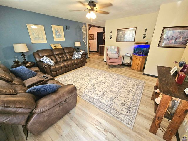 2528 SW Duncan DR, Topeka, KS 66614