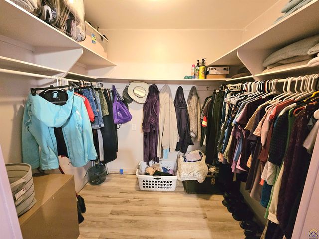 2528 SW Duncan DR, Topeka, KS 66614