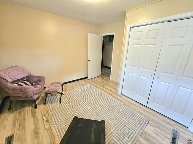 2528 SW Duncan DR, Topeka, KS 66614