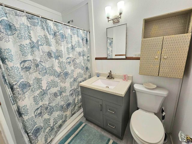 2528 SW Duncan DR, Topeka, KS 66614